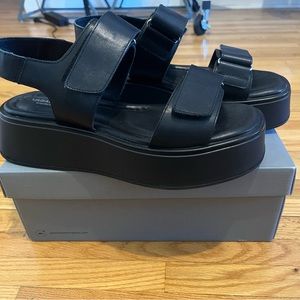 Vagabond Sandals model Courtney